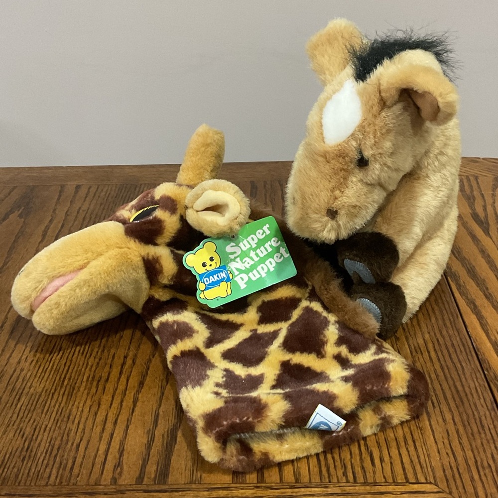 2 puppets: giraffe & horse